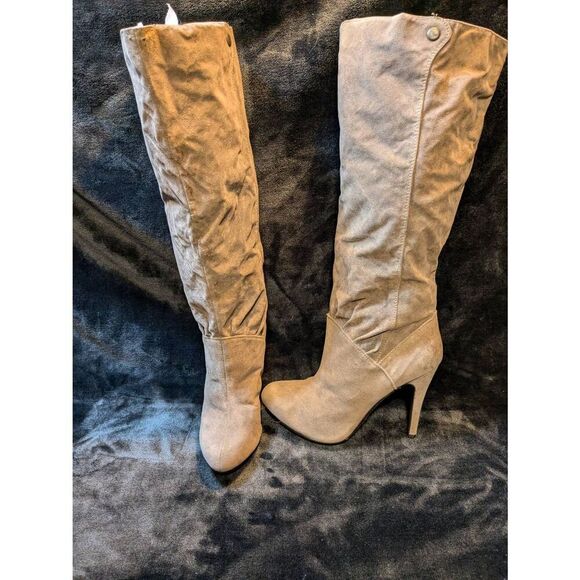 Wet Seal suede boots. Size 7.5 - Picture 10 of 13